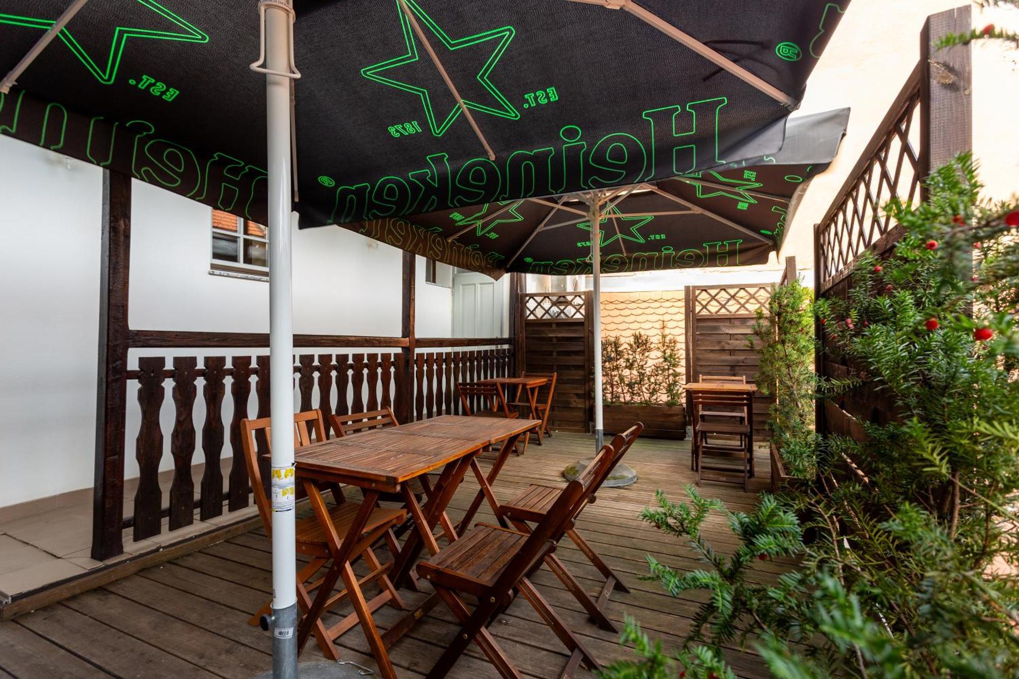Patrick'S Pub Hotel Maribor Exterior photo