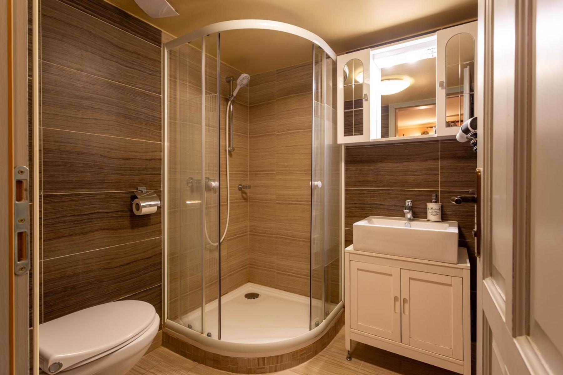 Patrick'S Pub Hotel Maribor Room photo
