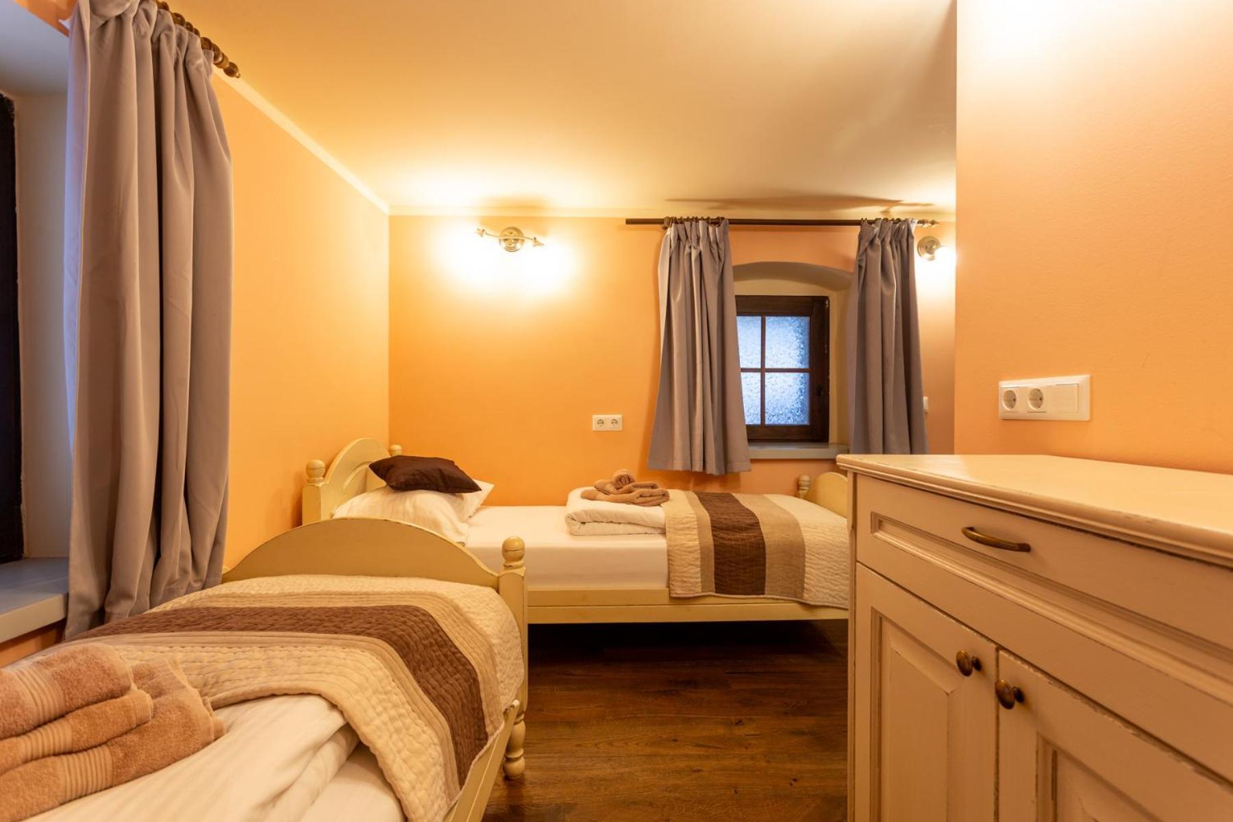 Patrick'S Pub Hotel Maribor Room photo